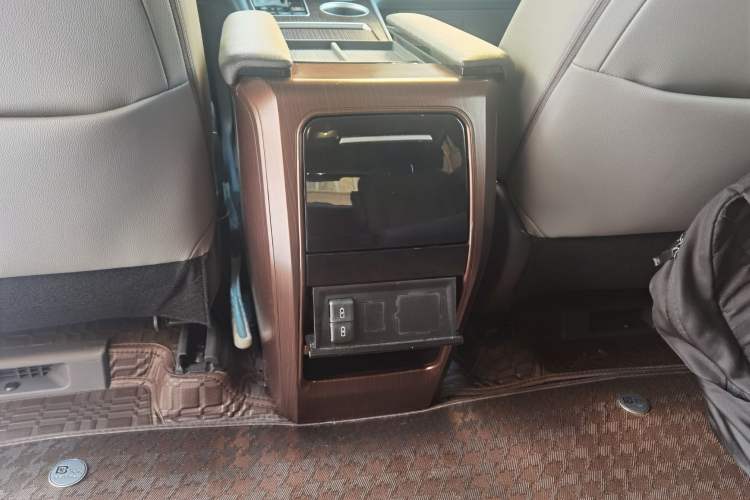 Used Toyota Granvia 2023 2.5L Hybrid Comfort Edition