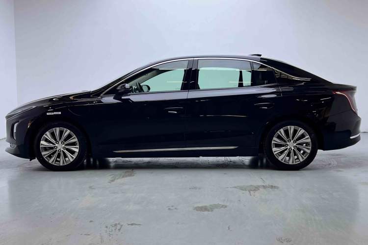 Used Hongqi E-QM5 2024 610 km PLUS
