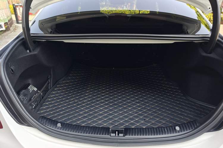 Used Mercedes-Benz C-Class 2017 Restyled C 200 Sport Edition Interior 6