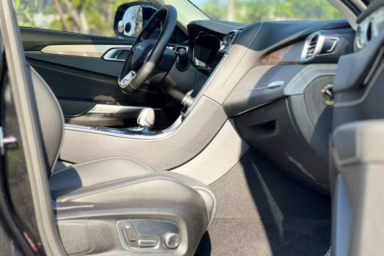 Used Lynk & Co 01 2019 2.0T Two-Wheel-Drive Pro Version China VI Standard Right Front Seat