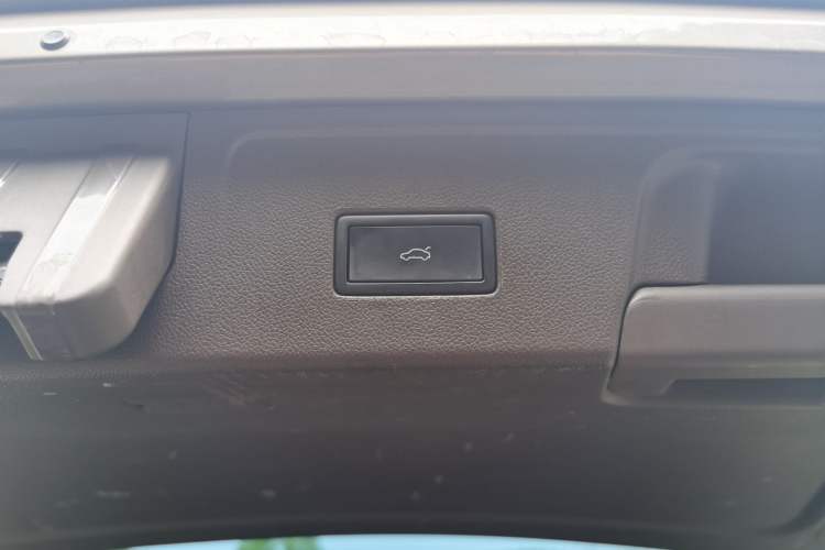 Used Volkswagen Viloran 2022 330TSI Luxury Edition
