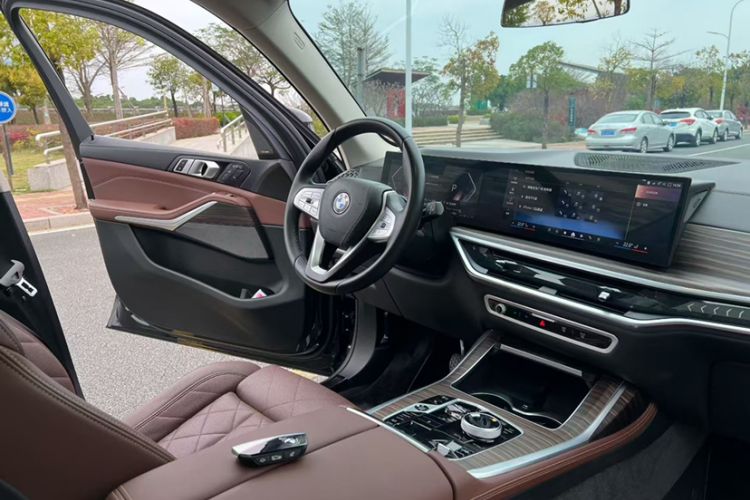 Used BMW X7 2023 xDrive40i Luxury Package with Leading Features
