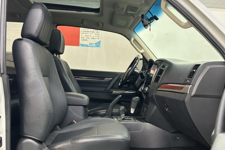 Used Mitsubishi Pajero 2018 V87 3.8L 3-Door GLS U.S.-Spec Model
