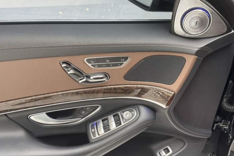 Used Mercedes-Benz S-Class 2018 S 320 L Interior 5
