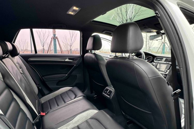 Used Volkswagen Golf 2017 280TSI Automatic R-Line Million-Vehicle Commemorative Edition
