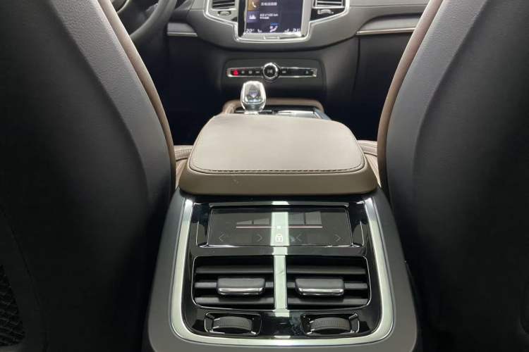 Used Volvo XC90 New Energy 2021 E-Drive Hybrid T8 Luxury Flagship 7-Seater Interior 3