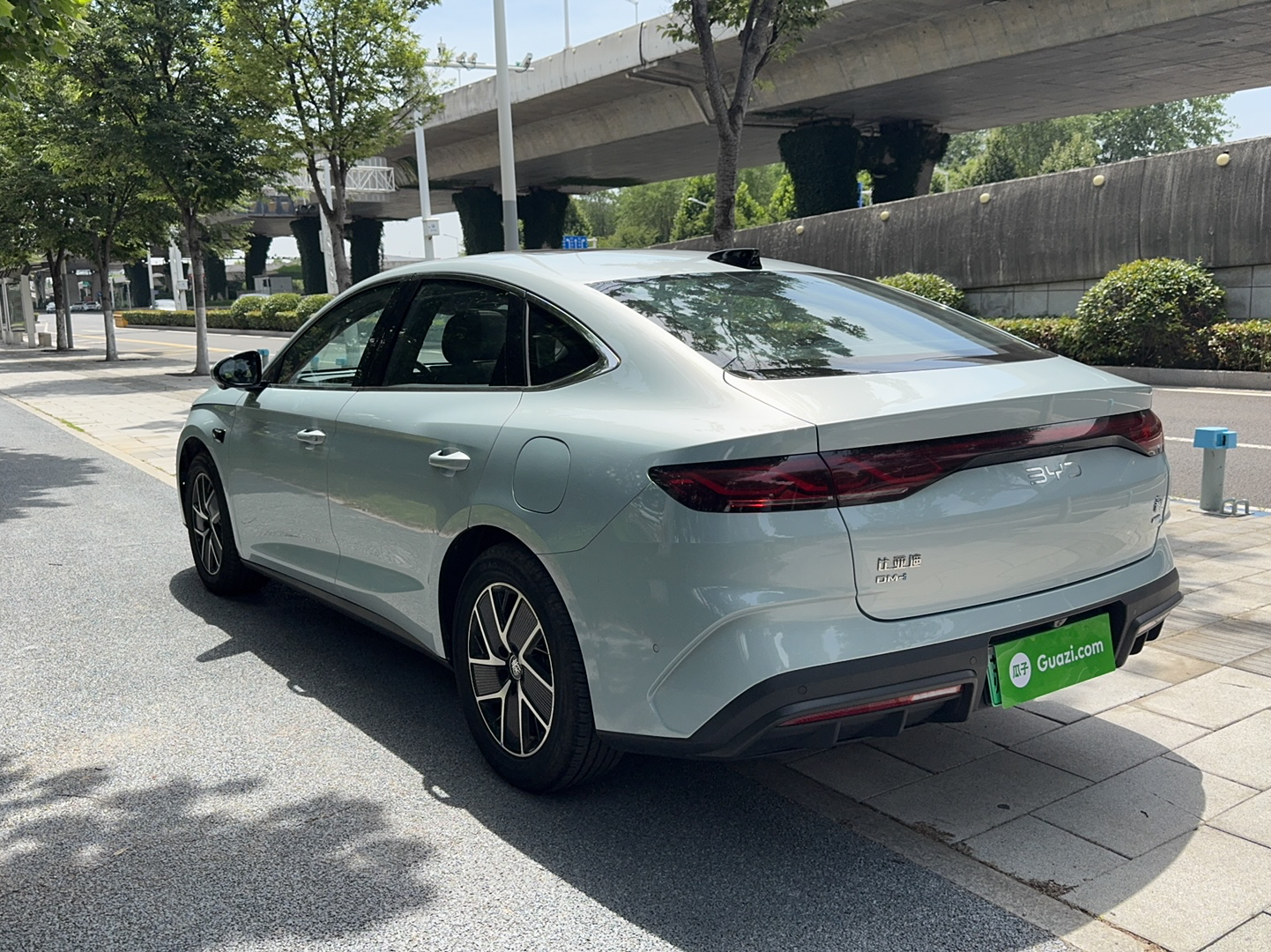 BYD Qin L 2025 DM-i Smart Drive 120KM Superior Model — снимка 13