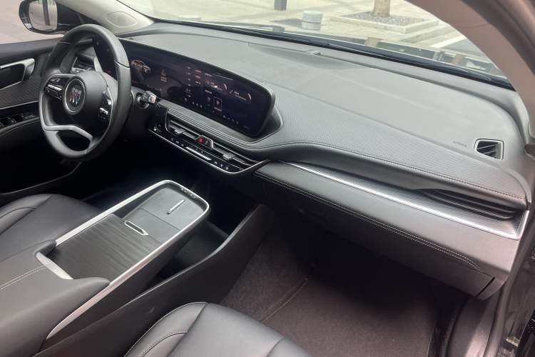 Used Buick LaCrosse 2023 Restyled 25T Cross-Country Edition Interior 5