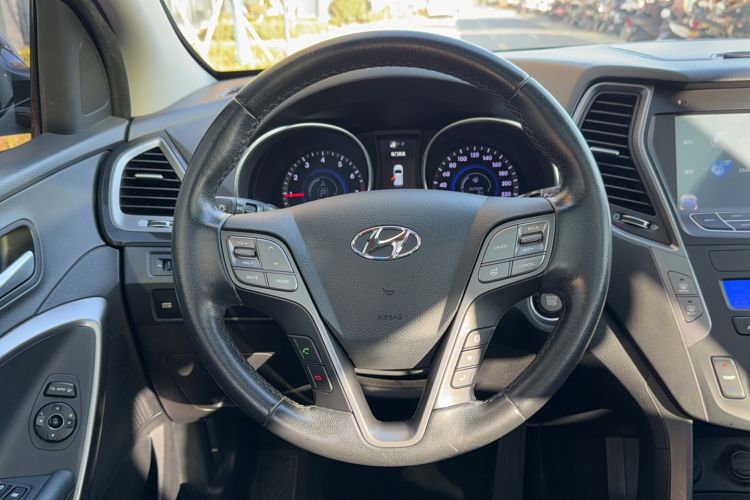 Used Hyundai Santa Fe 2013 2.4L Automatic Two-Wheel Drive Smart Version