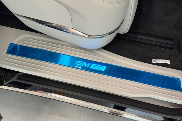 Used Volvo EM90 2025 Ultra Six-Seater