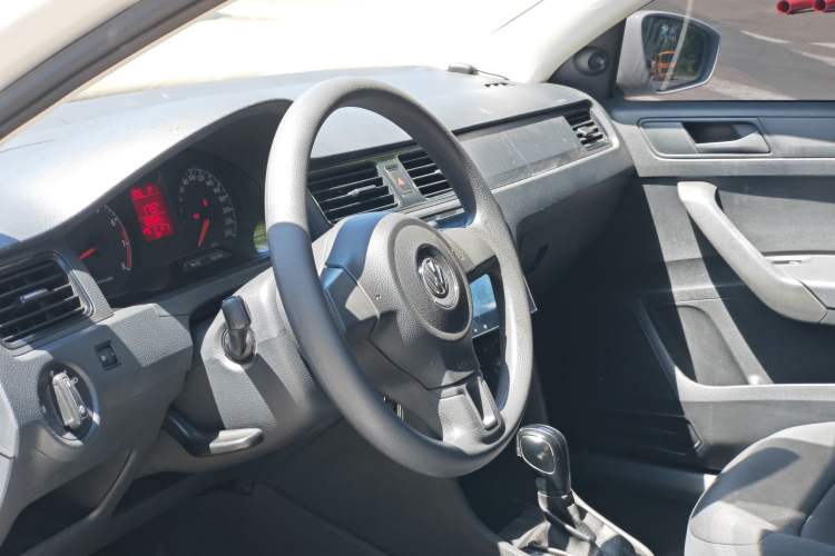 Used Volkswagen Santana 2015 1.6L Automatic Fashion Edition