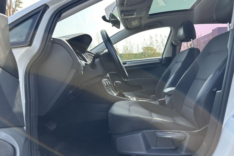 Used Volkswagen Golf 2018 230TSI Automatic Comfort Model
