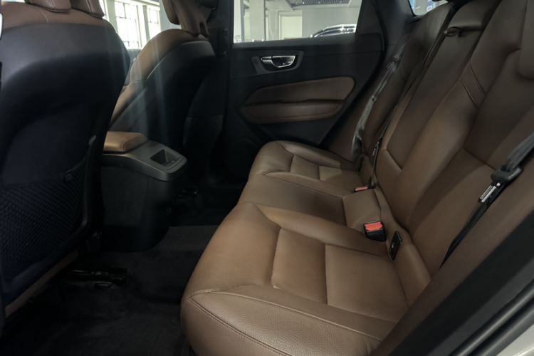 Used Volvo XC60 2023 B5 4x4 Smart Luxury Edition