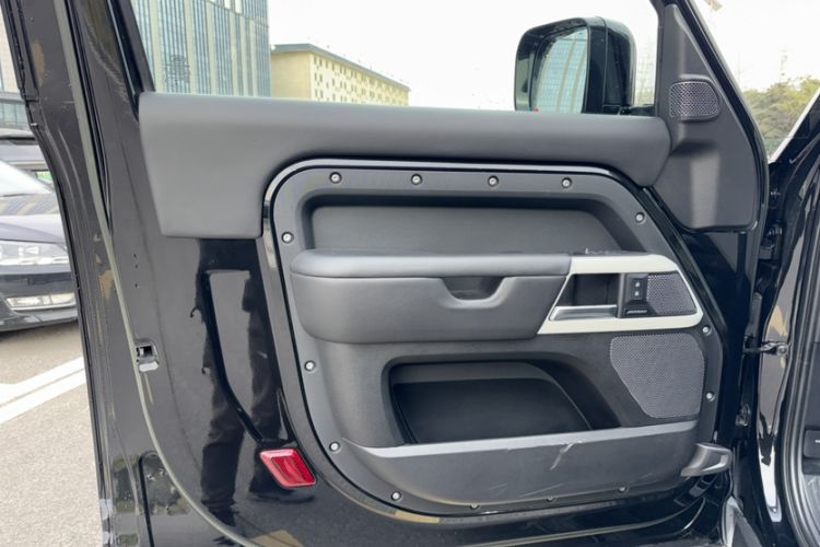 Used Land Rover Defender 2023 Facelift 90 3.0T P400 XS Interior 8