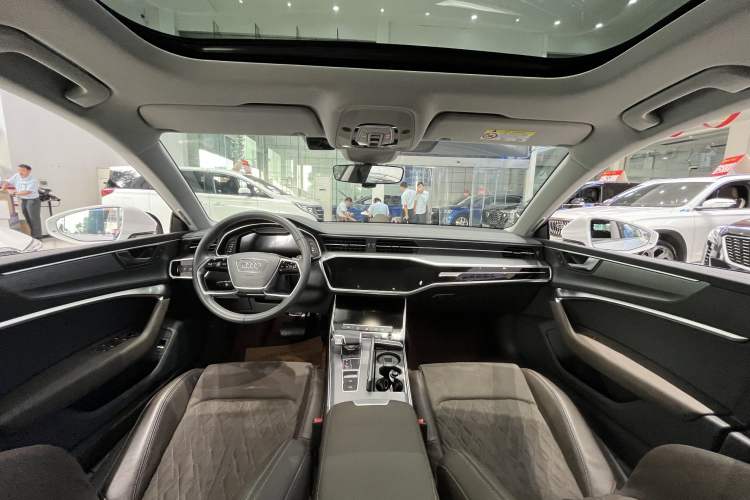 Used Audi A7L 2024 45TFSI quattro S-line Visionary Edition Flow Crystal Package
