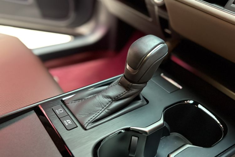 Used Lexus ES 2025 300h Deluxe Edition
