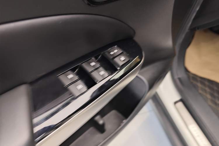 Used GAC Trumpchi GS8 2020 390T Two-Wheel Drive Luxury Smart Connectivity Version (7 Seats) Interior 3