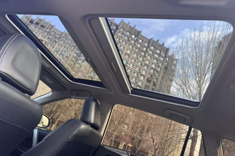 Used Toyota RAV4 2018 2.5L Automatic 4x4 Elite i Edition Interior 9