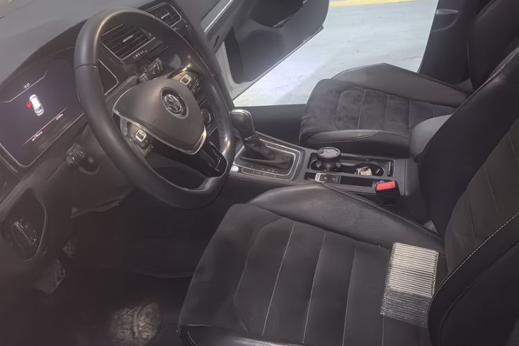 Used Volkswagen Golf 2019 280TSI DSG Luxury Version China VI Standard Interior 1