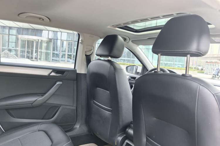 Used Volkswagen Santana 2015 Haval H6 1.6L Automatic Comfort Model Interior 12