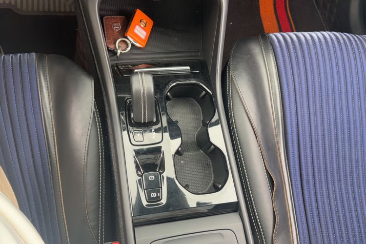 Used Volvo XC40 2022 T4 Four-Wheel Drive Smart & Dynamic Sport Edition Gear Lever