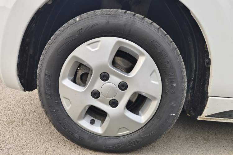 Used Roewe Clever 2021 302 km New Four-Seater Super-Efficient Version