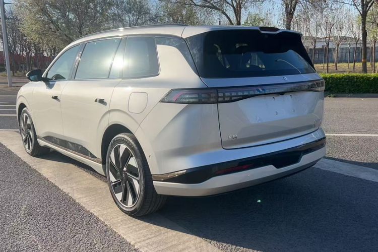 Used Dongfeng eπ eπ008 2024 210Max Range-Extended Version 6 Seats
