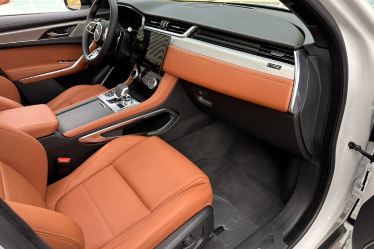 Used Jaguar F-PACE 2024 P250 R-Dynamic SE Interior 10