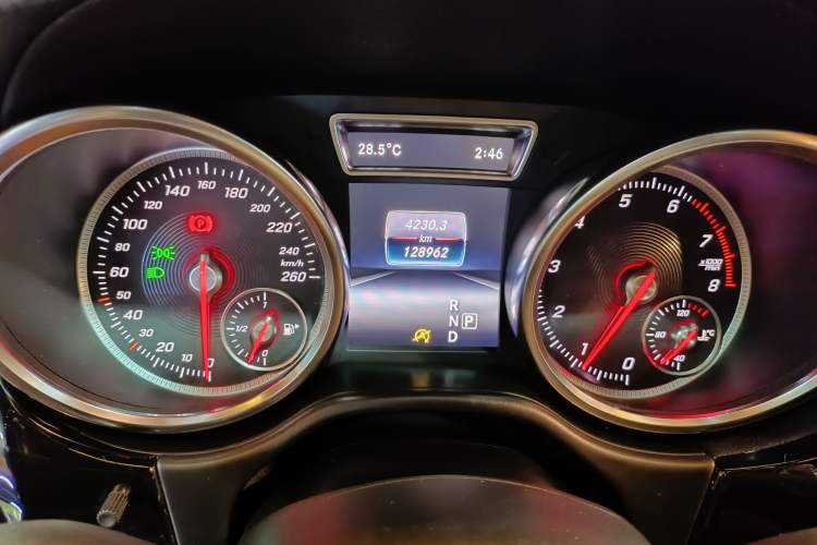 Used Mercedes-Benz GLE Coupe 2017 GLE 500 4MATIC Coupe SUV Odometer Close Up