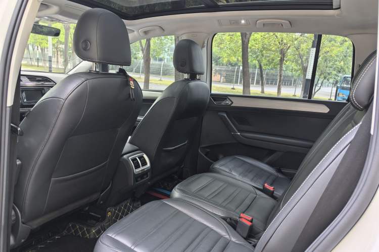 Used Volkswagen Touran 2016 Volkswagen Touran L 280TSI DSG Comfort Edition
