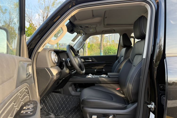 Used Tank 300 2025 2.4T Diesel Version
