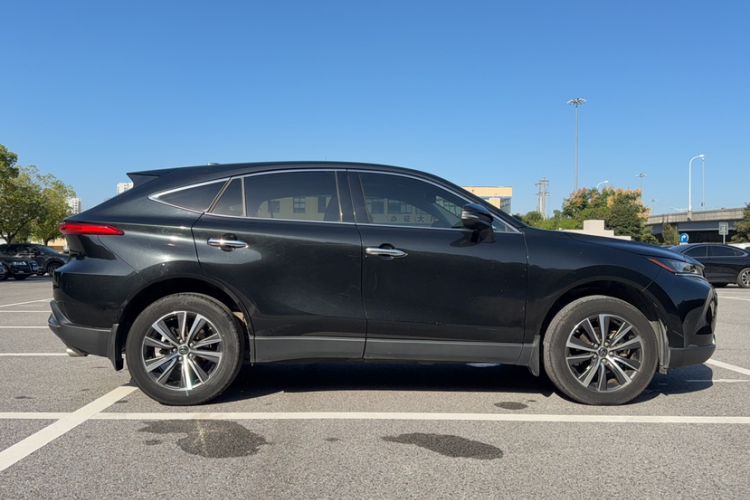 Used Toyota Harrier 2023 2.0L CVT Two-Wheel Drive Luxury Edition
