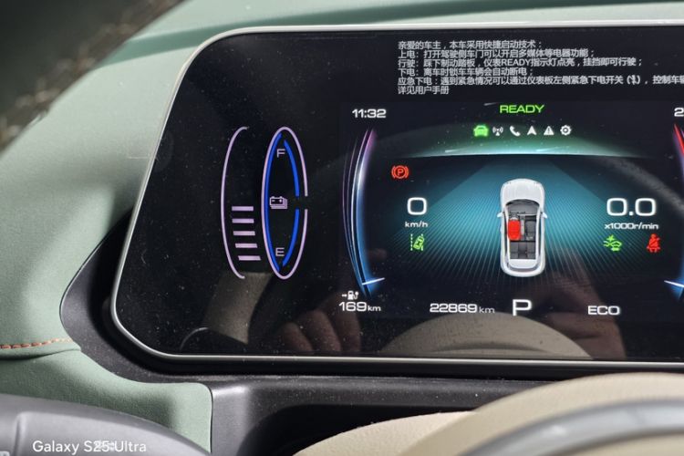 Used ORA Good Cat 2023 401 km Standard Range Luxury Version Lithium Iron Phosphate Interior 1