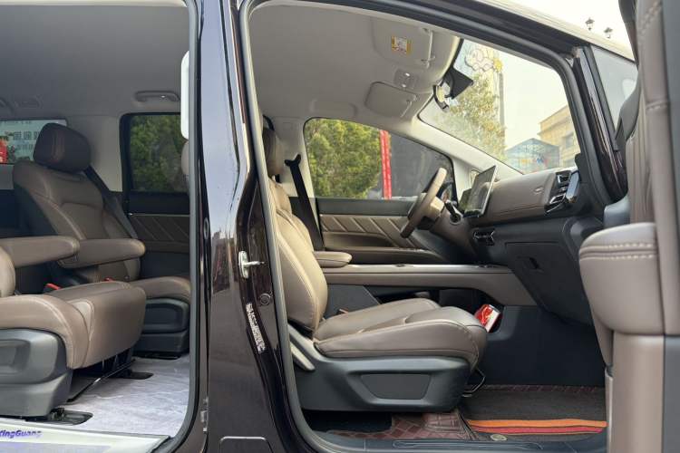 Used Wuling Starlight 730 2025 Model Plug-in Hybrid 125km Luxury Edition