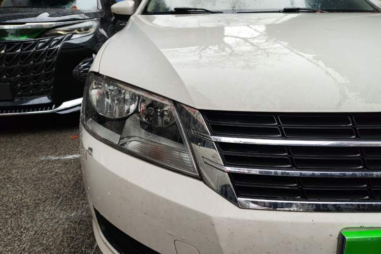 Used Volkswagen Lavida 2013 Revised Classic 1.6L Automatic Fashion Edition
