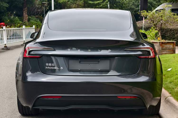 Used Tesla Model 3 2025 Rear-Wheel-Drive Version
