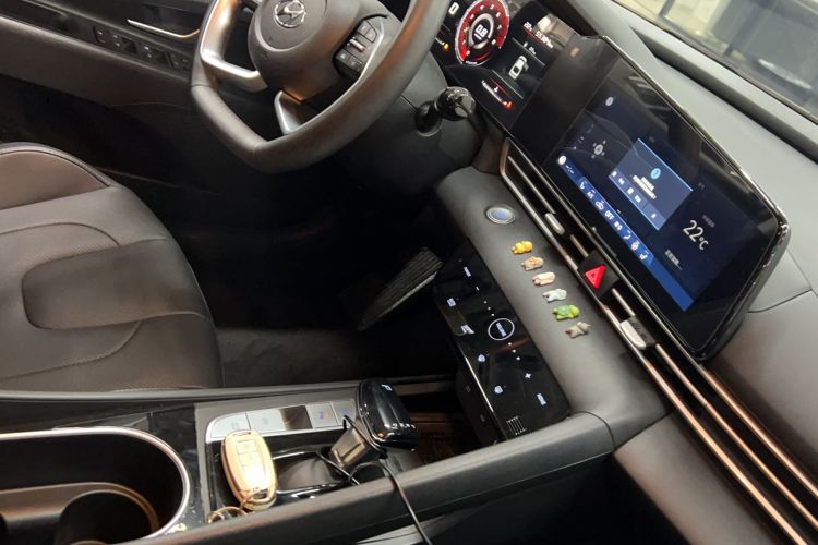 Used Hyundai Elantra 2022 1.5L CVT LUX Prestige Edition Interior 9