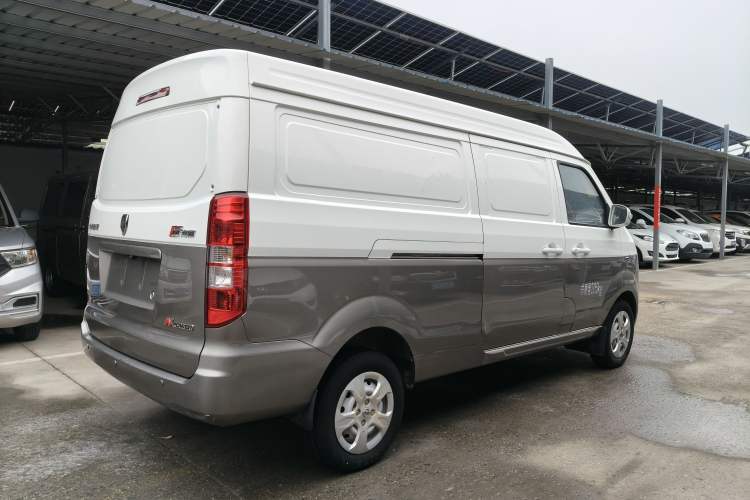 Used Jinbei New Hiace X30L 2023 1.5L Wealth Edition Van 2/5-Seater Air-Conditioned Model SWC15M