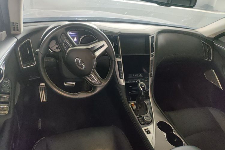 Used Infiniti Q50L 2018 2.0T Enjoyment Version China VI Standard Interior 2