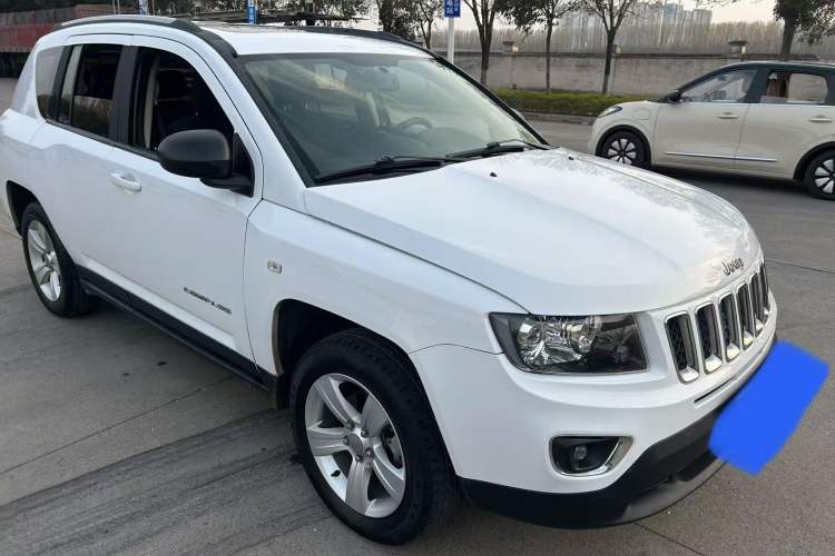 Used Jeep Compass 2015 2.0L two-wheel drive sport version