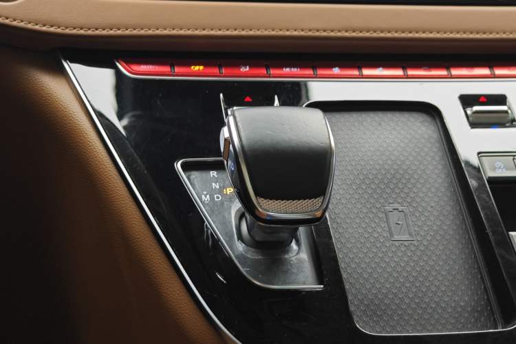 Used Hongqi HQ9 2023 2.0T Smart Connect Flagship Edition Gear Lever