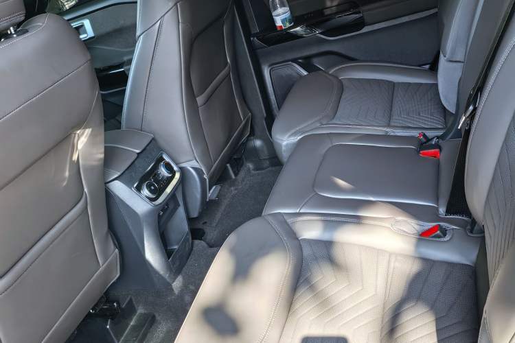 Used Ford Explorer 2024 2.3T EcoBoost Four-Wheel Drive Titanium Edition 7 Seats