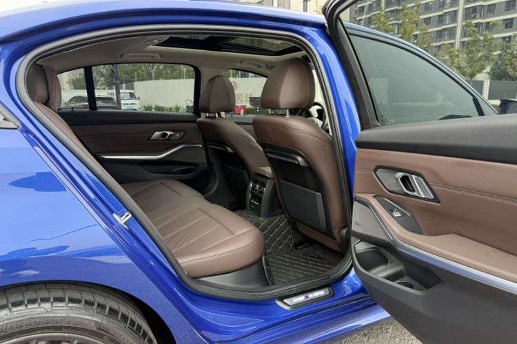 Used BMW 3 Series 2022 Restyled 330Li xDrive M Sport Night Edition Package Interior 11