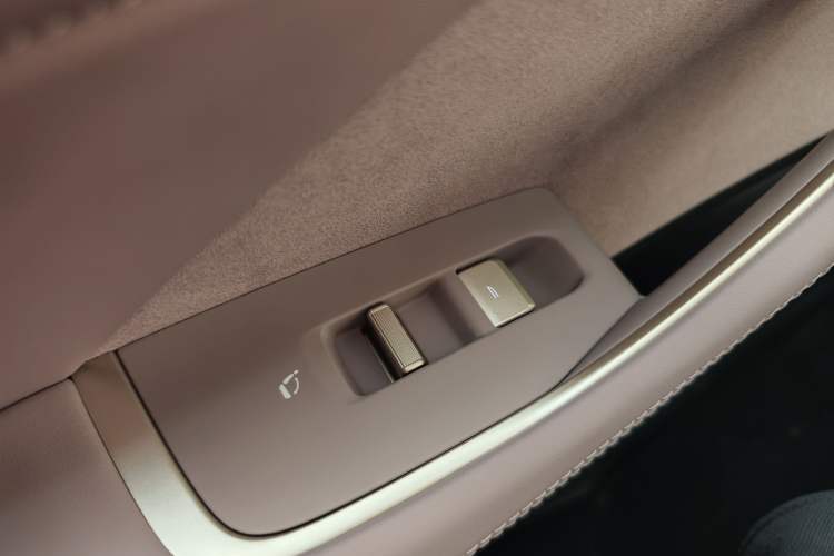 Used ONVO L60 2024 60 kWh Rear-Drive Version
