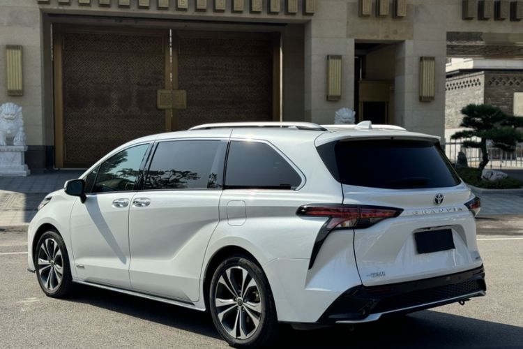 Used Toyota Granvia 2022 2.5L Hybrid Prestige Edition