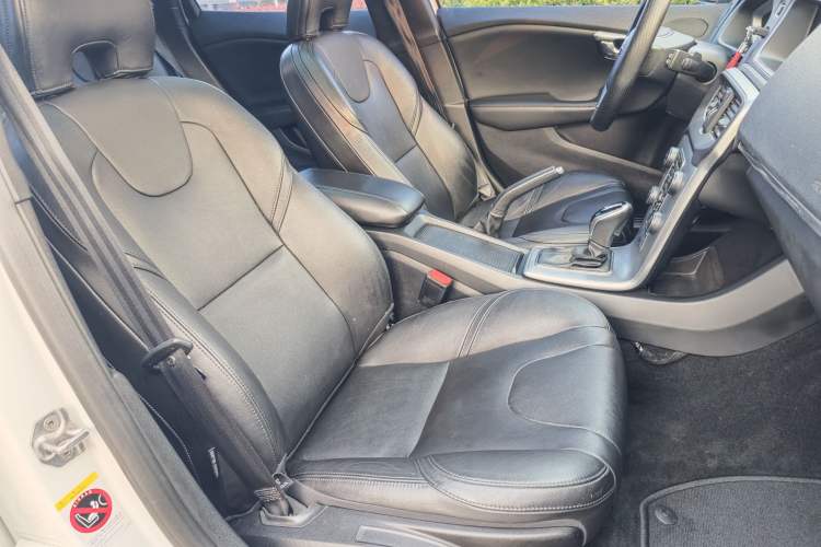 Used Volvo V40 2018 T3 Zhiya Edition
