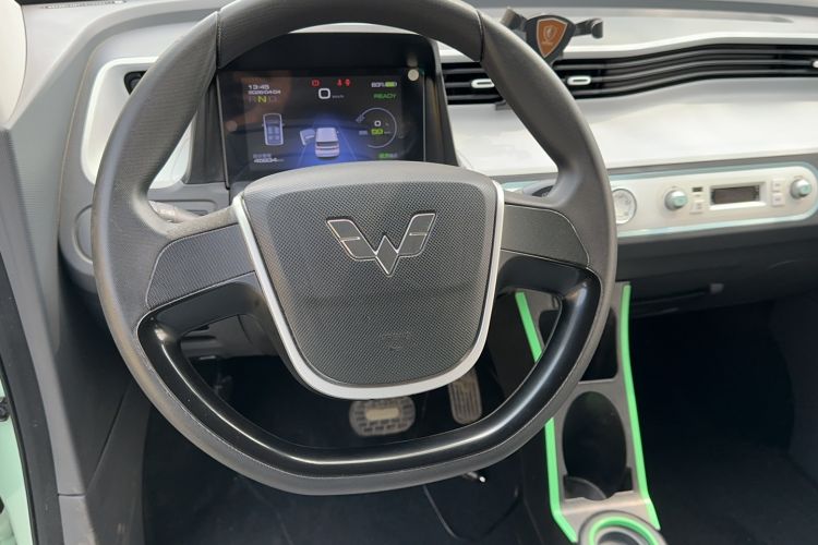 Used Wuling Hongguang MINIEV 2021 Macaron Fashion Model Lithium Iron Phosphate Interior 2