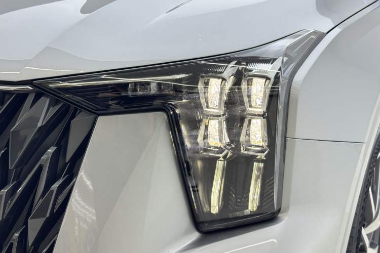 Used GAC Trumpchi GS8 2022 Dual-Engine Series 2.0TM Two-Wheel Drive Prestige Edition (7 Seats) Exterior 3