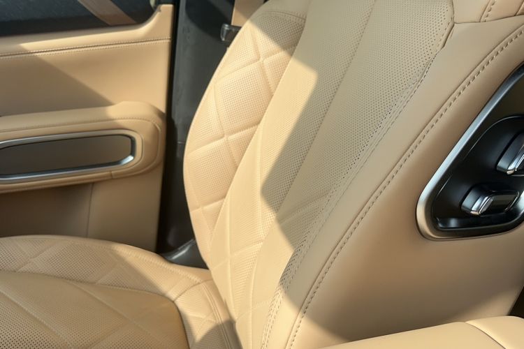 Used Formula Leopard 8 2025 Smart & Brave Flagship Edition 6 Seats
