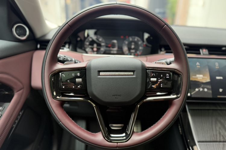 Used Land Rover Range Rover Evoque 2024 Aurora L 249 PS Prestige Light-Chasing Edition
